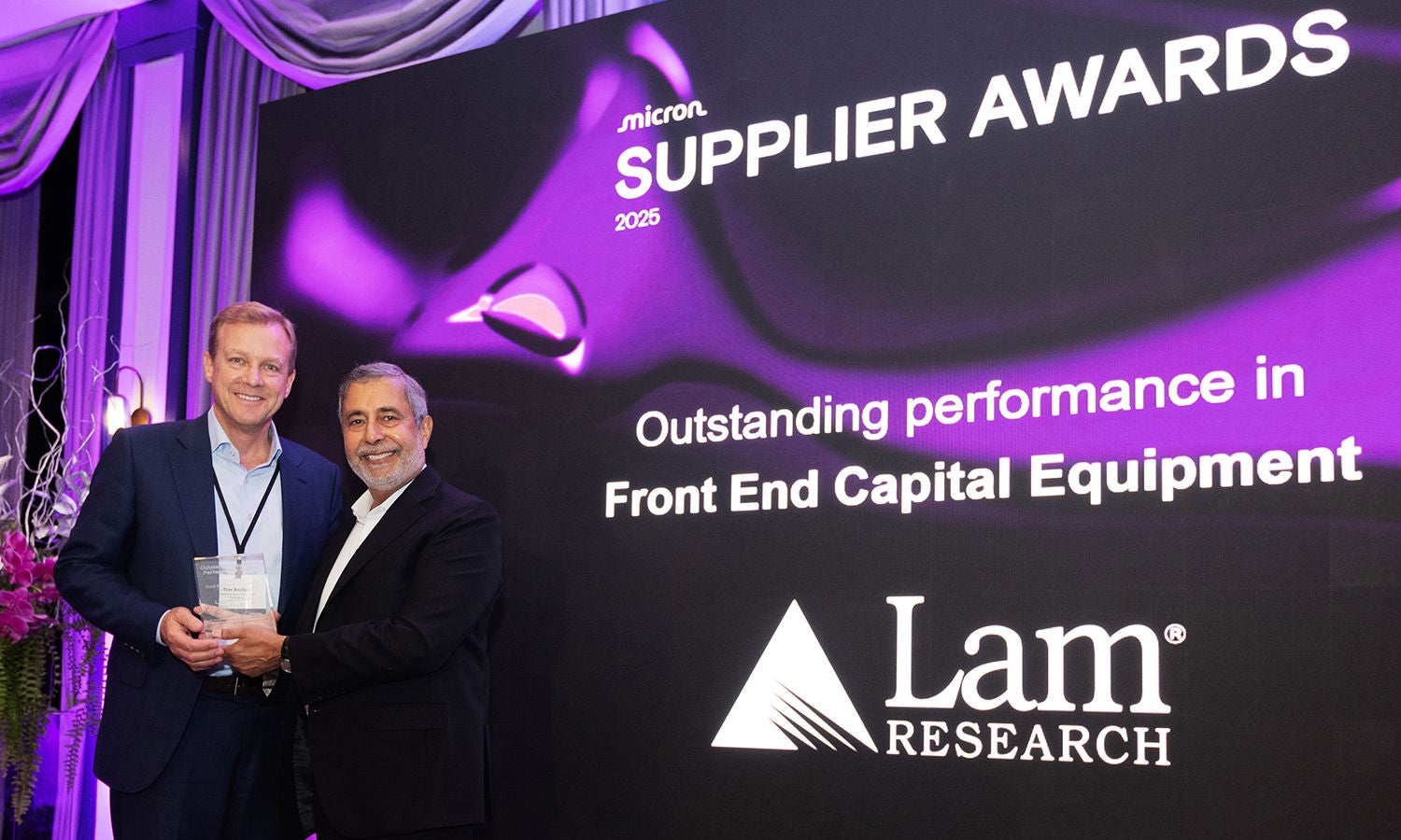 Sanjay Mehrotra presenting the Outstanding Performance Award to Tim Archer